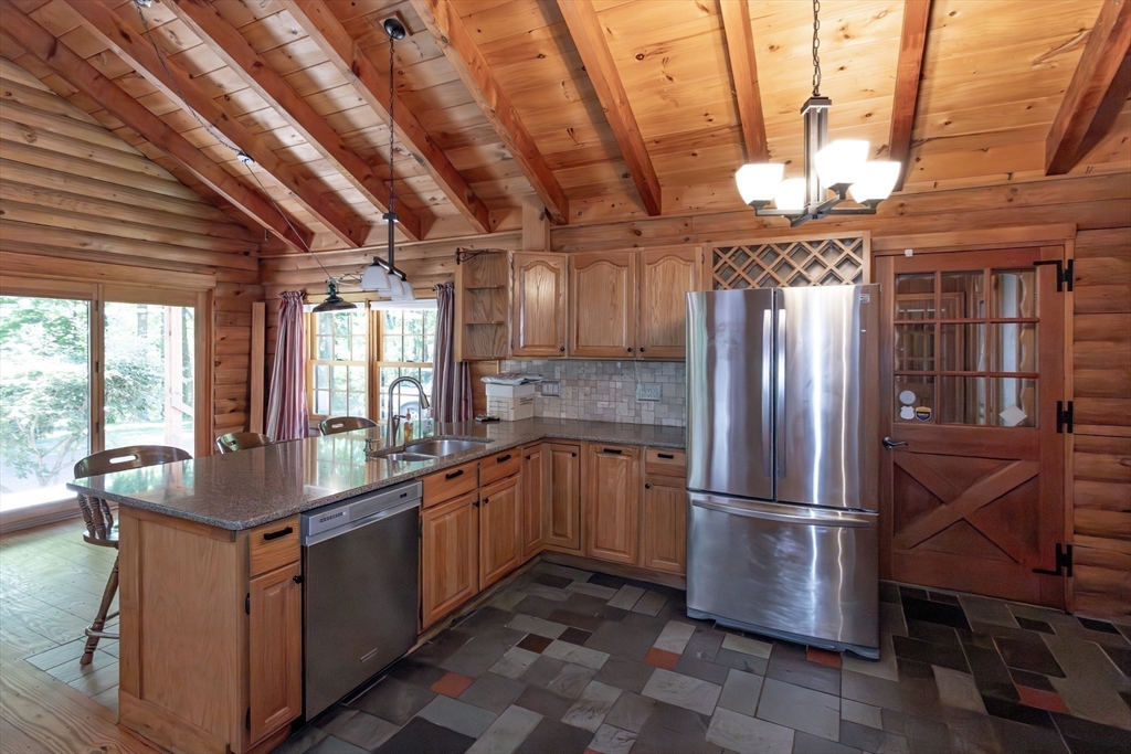 457 Montgomery Road Westfield, MA 01085 - Photo 10 of 38