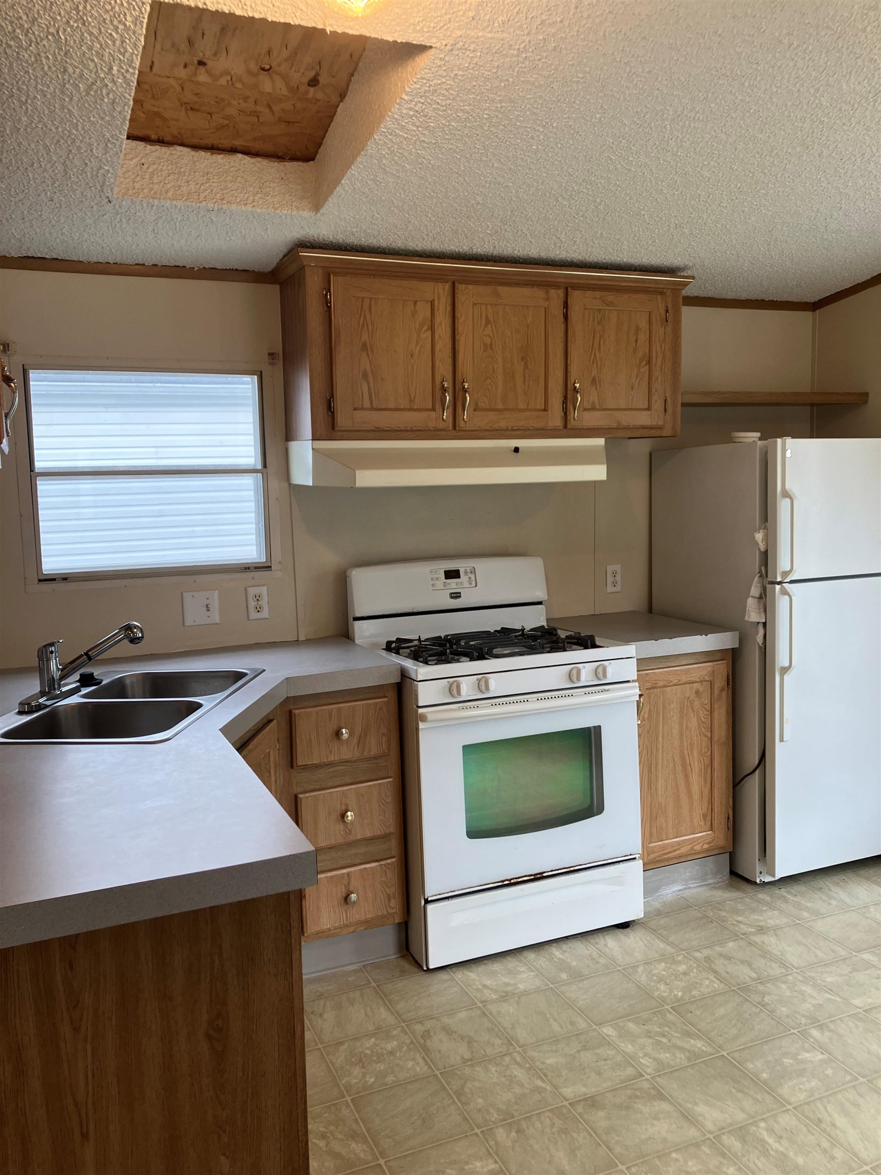 2120 South Riverside Drive, Unit 4 Beloit, WI 53511 - Photo 4 of 12