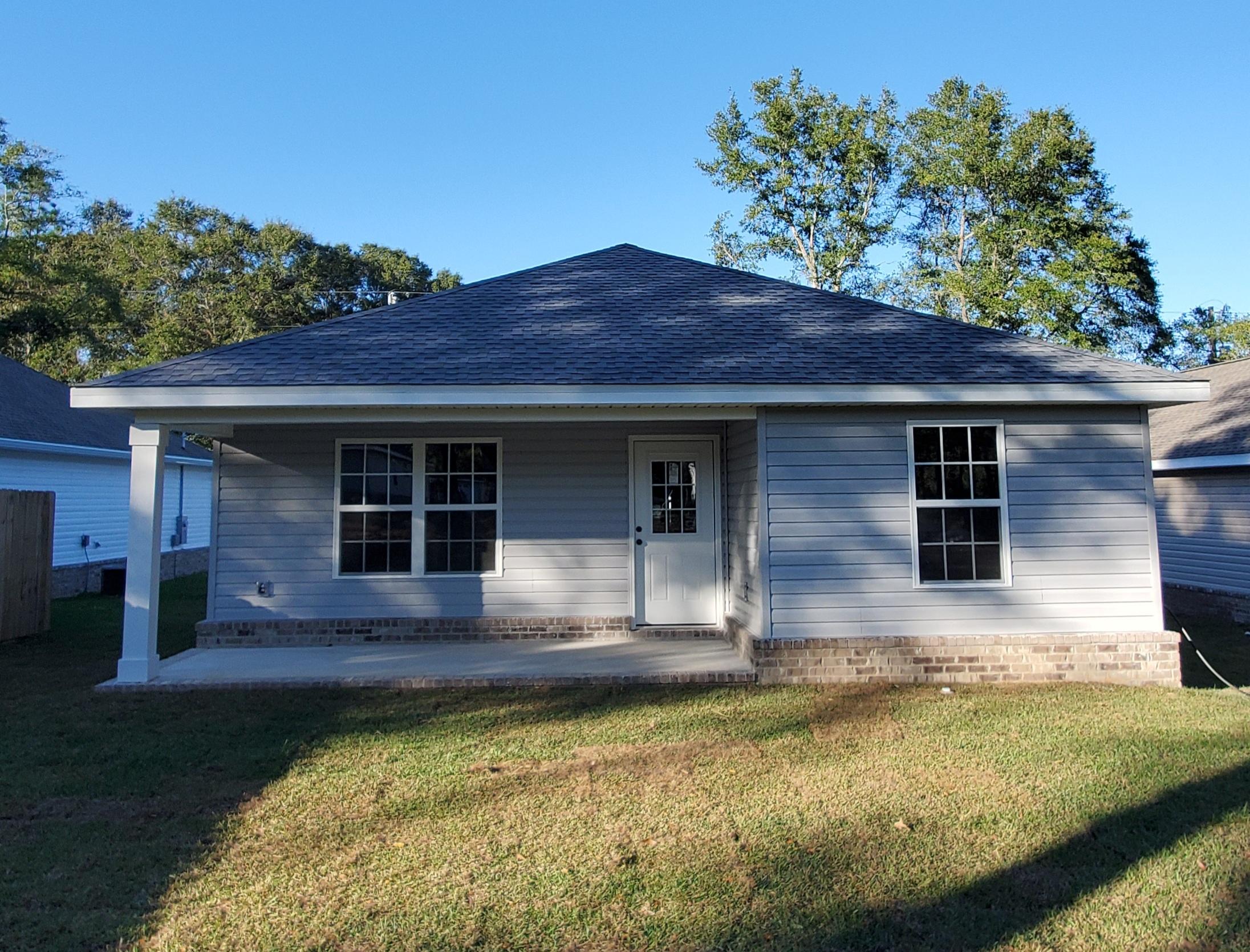 3177 Maple Street Crestview, FL 32539 - Photo 14 of 16 Back Porch