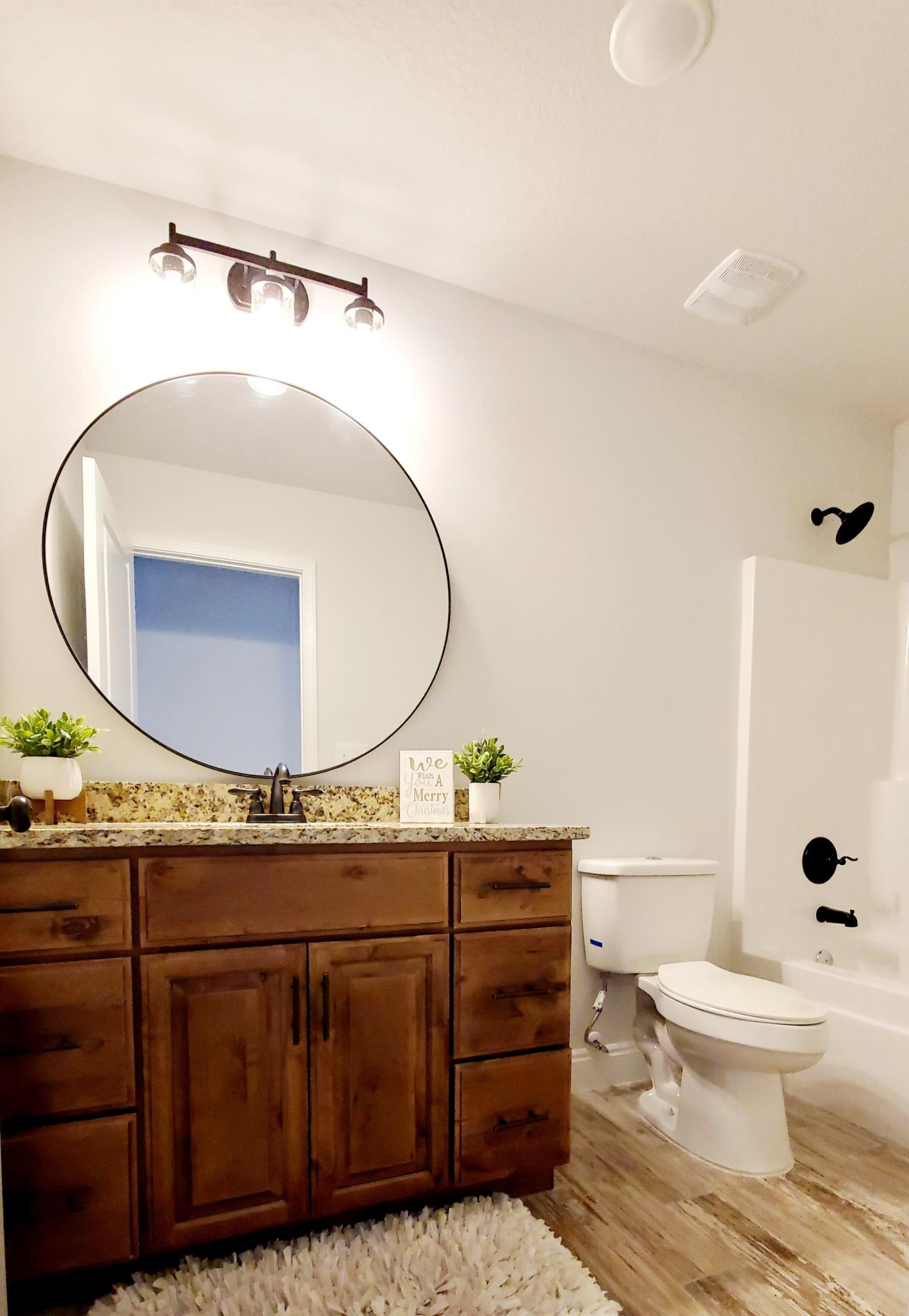 3177 Maple Street Crestview, FL 32539 - Photo 10 of 16 Guest Bath