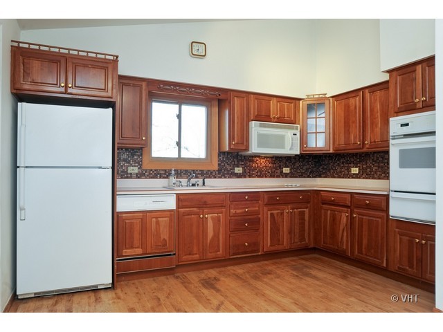 1084 Anthony Road Wheeling, IL 60090 - Photo 4 of 10