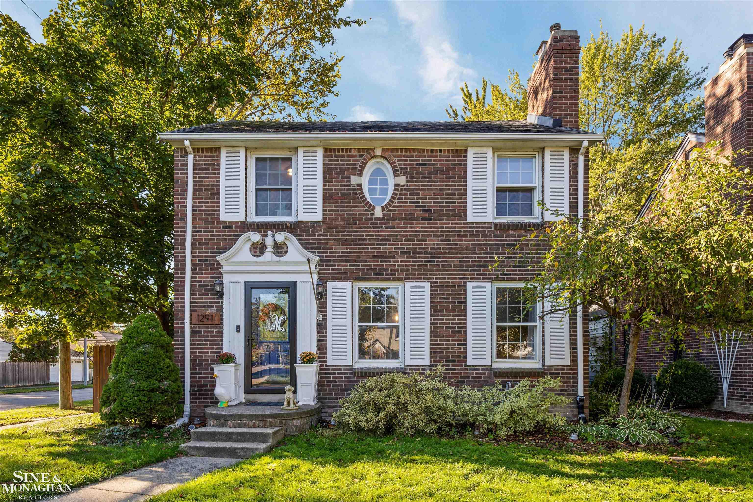 1291 Roslyn Road Grosse Pointe Woods, MI 48236 - Photo 1 of 39