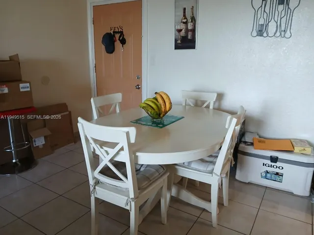 $2,000 | 606 West 81st Street, Unit 402, Hialeah, FL 33014