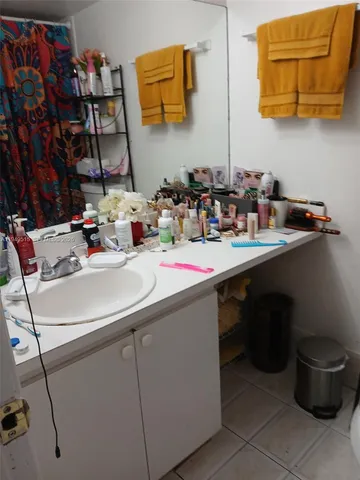 $2,000 | 606 West 81st Street, Unit 402, Hialeah, FL 33014