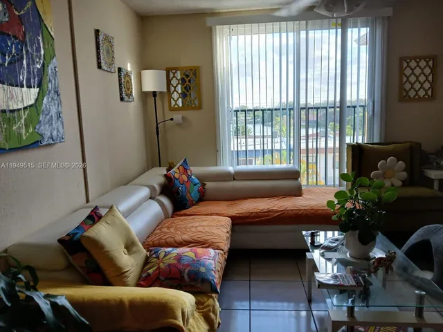 $2,000 | 606 West 81st Street, Unit 402, Hialeah, FL 33014