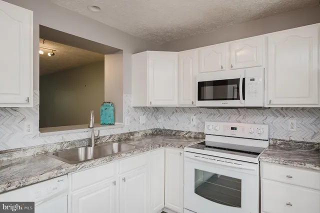 $425,000 | 6118 Starburn Path, Columbia, MD 21045