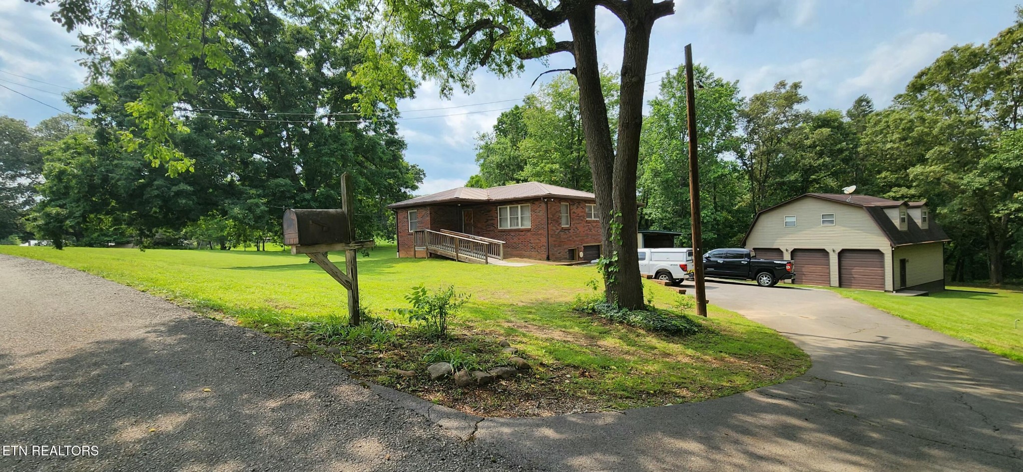 11121 McKinney Road Mascot, TN 37806 - Photo 2 of 23