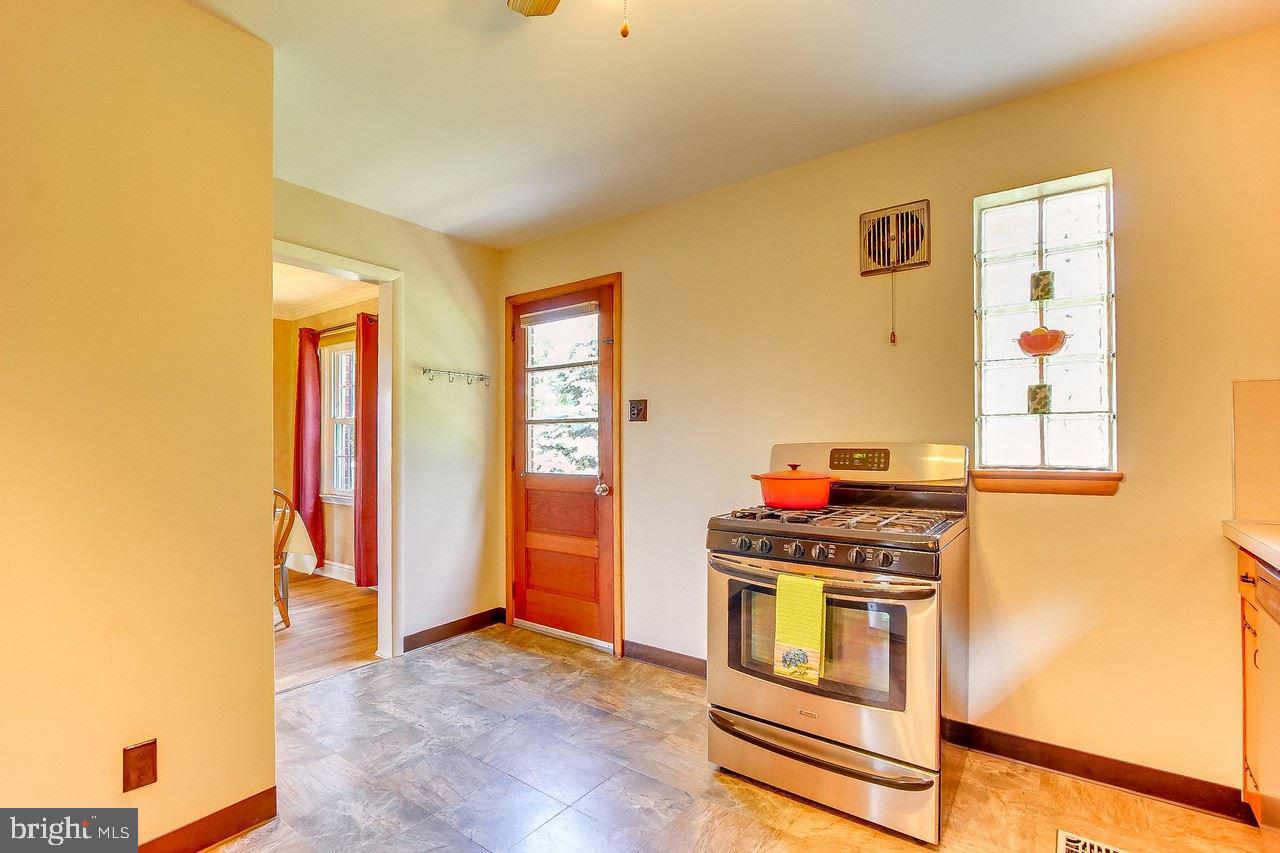 2185 Fineview Road York, PA 17406 - Photo 9 of 25 Gallery Image 9