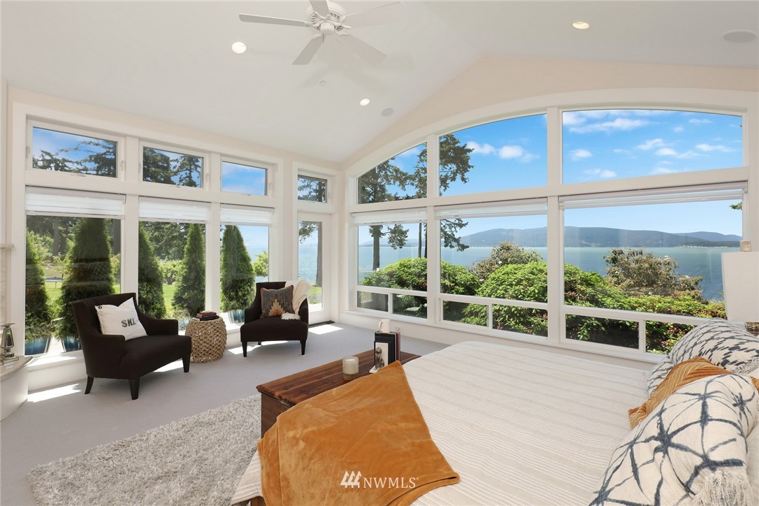 530 Bayside Road Bellingham, WA 98225 - Photo 21 of 40 a living room with furniture and windows