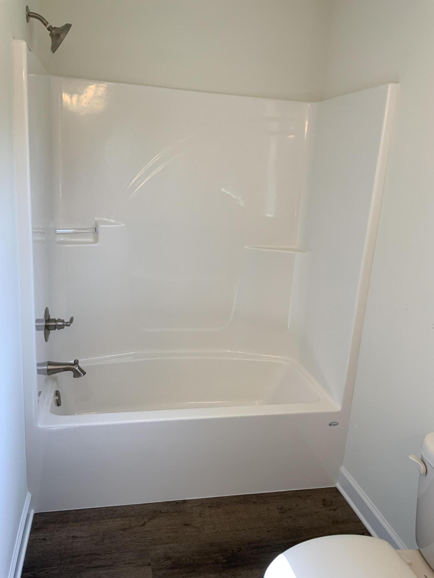 5835 Flamingo Road Crestview, FL 32539 - Photo 8 of 12 a bathroom with a bathtub