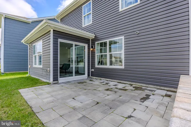a bathroom with a toilet and a bathtub