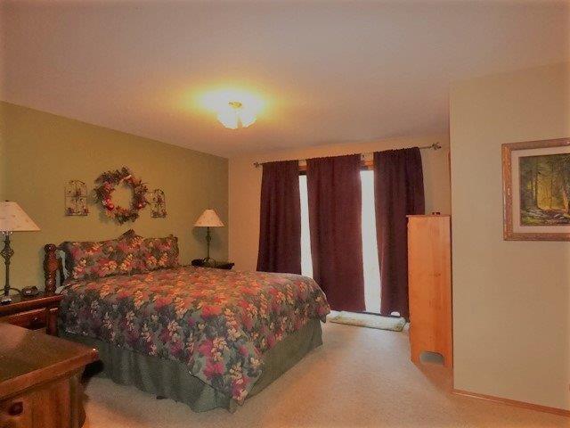 968 Wards Creek Road Rogue River, OR 97537 - Photo 14 of 33 Master Bedroom is spacious with room for