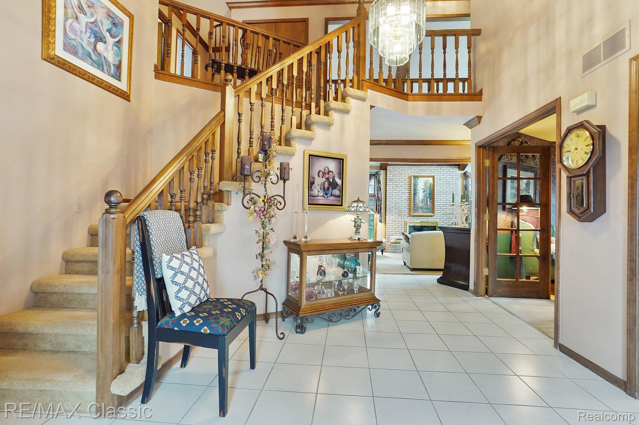 18991 Van Road Livonia, MI 48152 - Photo 15 of 47 Grand Two Story Entrance - Ceramic Tile Flooring