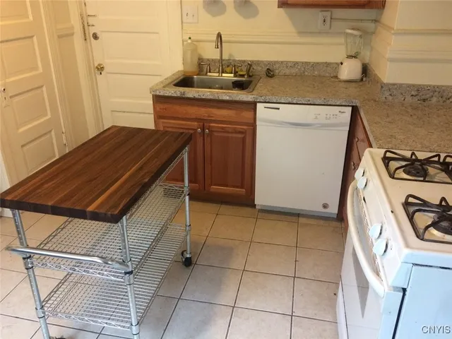 $539,900 | 162-64 Redfield Place, Unit 64, Syracuse, NY 13210