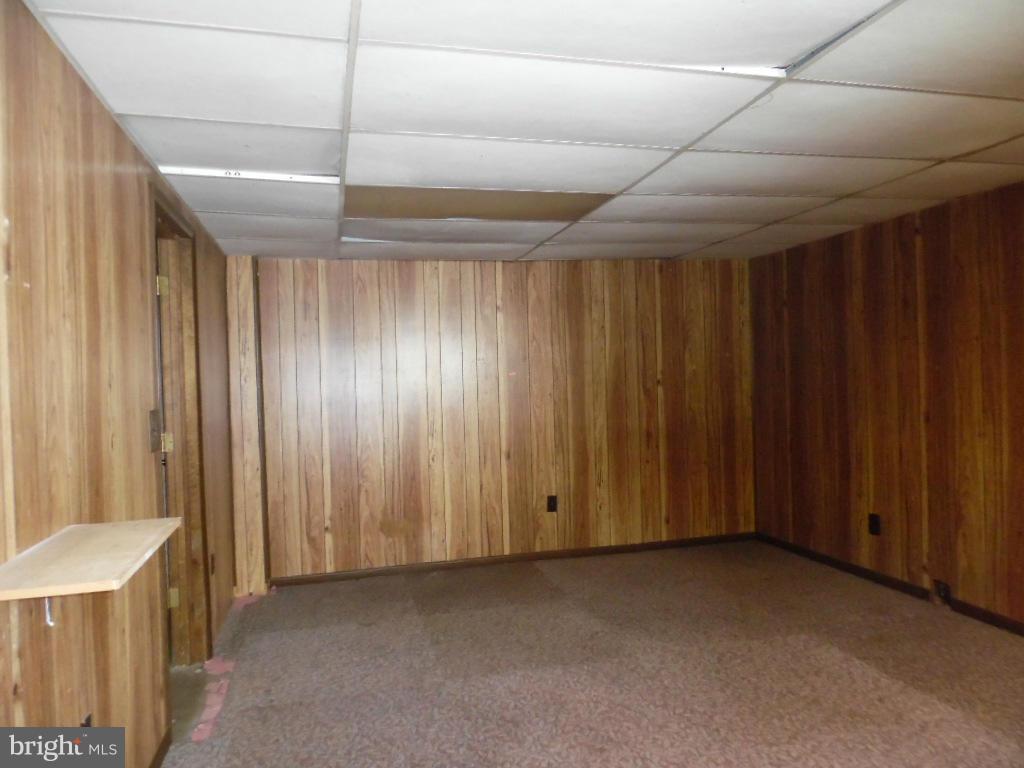 6914 German Hill Road Baltimore, MD 21222 - Photo 18 of 28 a view of a garage