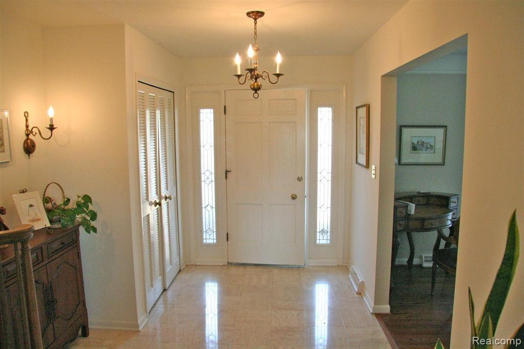 4126 Nearbrook Road Bloomfield Hills, MI 48302 - Photo 3 of 18 03 Foyer