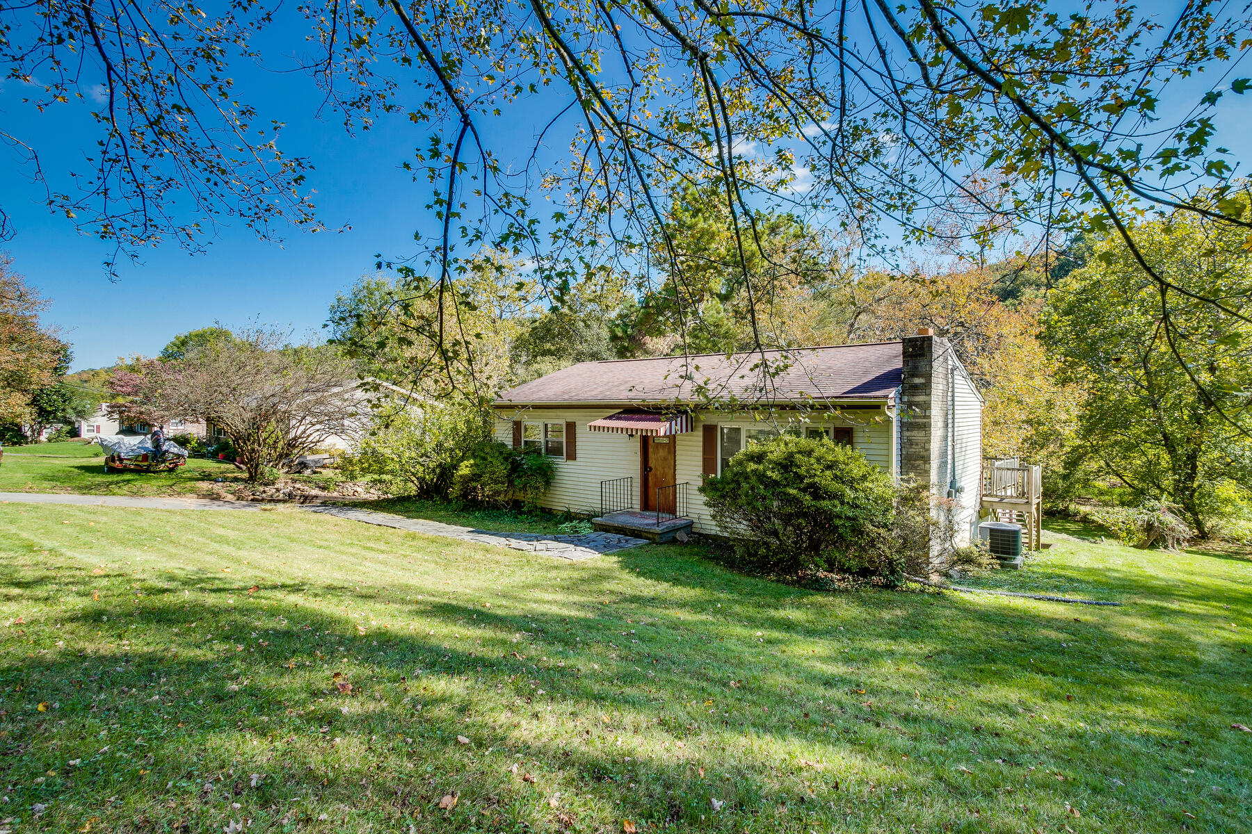 525 Cedar Valley Road Bristol, TN 37620 - Photo 26 of 27 002