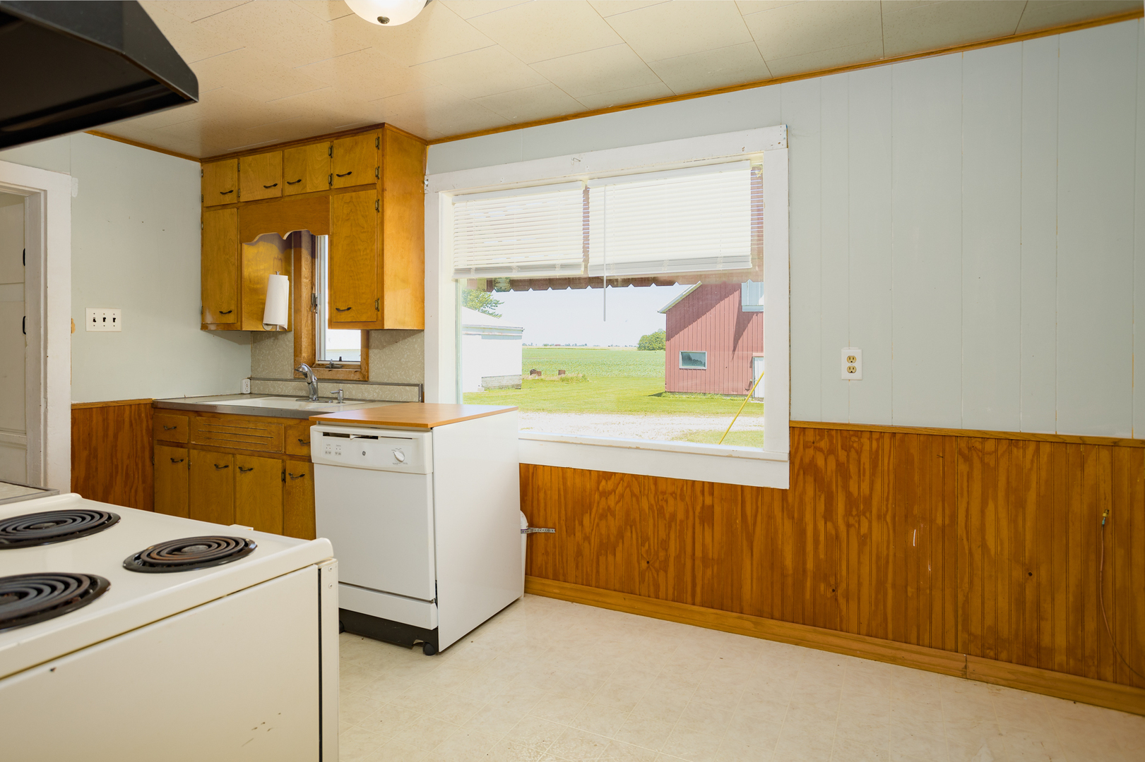 670 East 2300 North Road Danforth, IL 60930 - Photo 14 of 34 a kitchen that has a sink and a stove in it