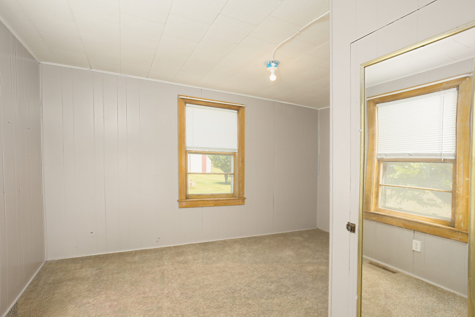 670 East 2300 North Road Danforth, IL 60930 - Photo 27 of 34 an empty room with windows
