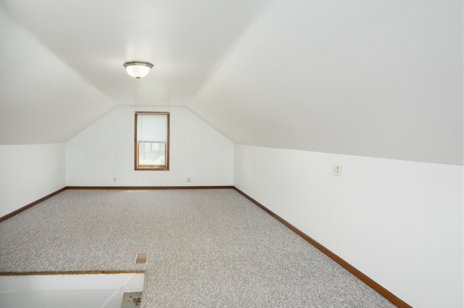 670 East 2300 North Road Danforth, IL 60930 - Photo 30 of 34 an empty room with windows