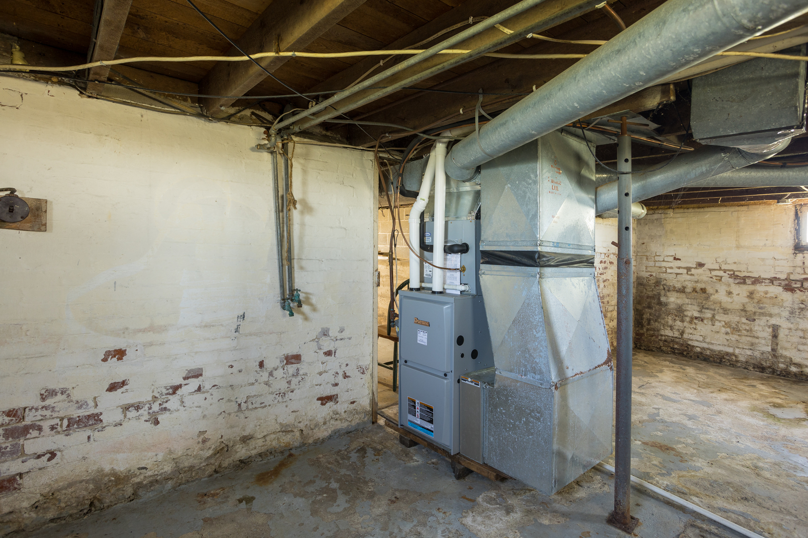 670 East 2300 North Road Danforth, IL 60930 - Photo 33 of 34 a view of water heater room