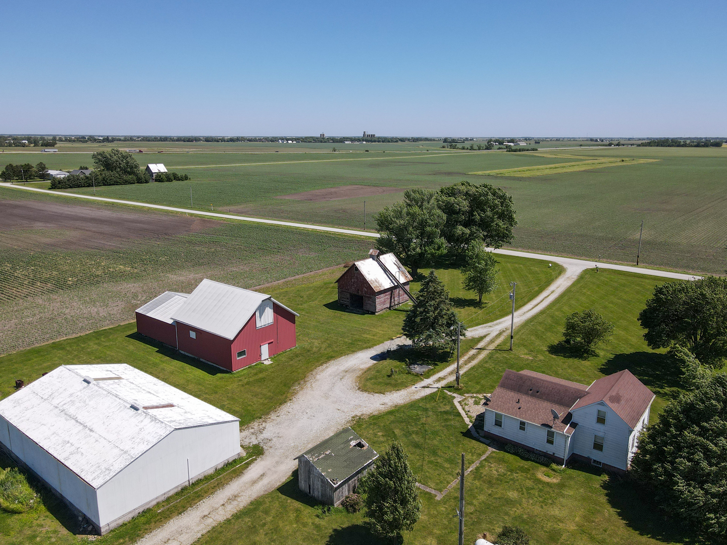 670 East 2300 North Road Danforth, IL 60930 - Photo 9 of 34 an aerial view of a house with outdoor space