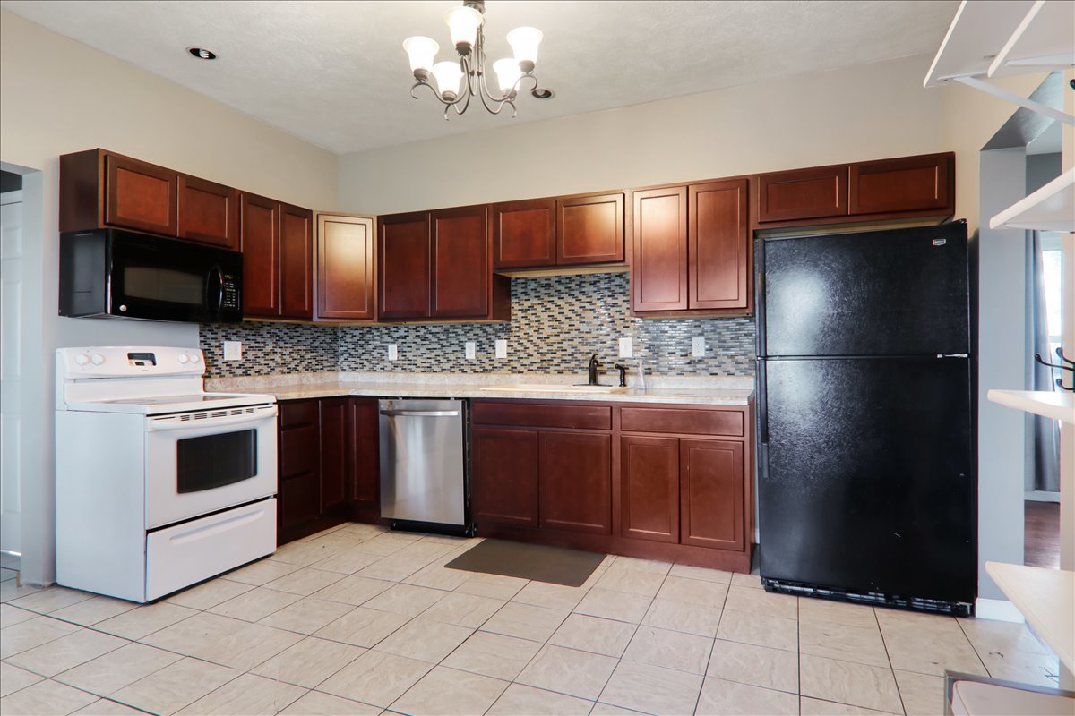 33329 Olympia Road Armington, IL 61721 - Photo 8 of 19