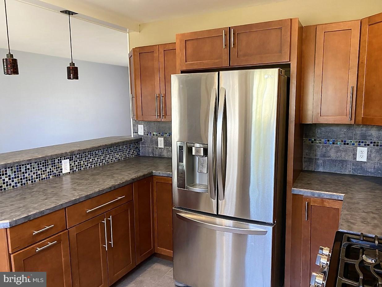 26 Flamingo Road Hatboro, PA 19040 - Photo 14 of 29 Kitchen, stainless steel appliances.