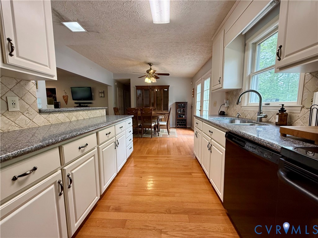 327 Gilbert Lane Kilmarnock, VA 22482 - Photo 11 of 38