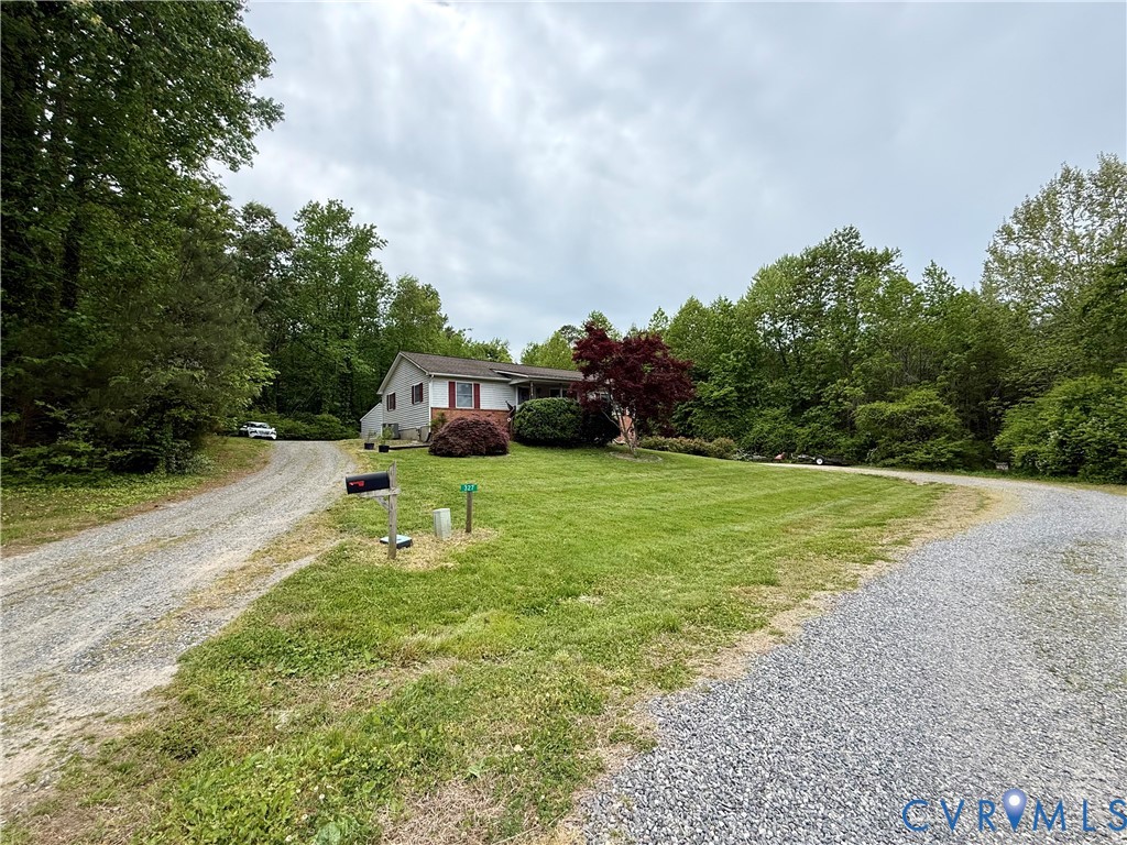 327 Gilbert Lane Kilmarnock, VA 22482 - Photo 2 of 38