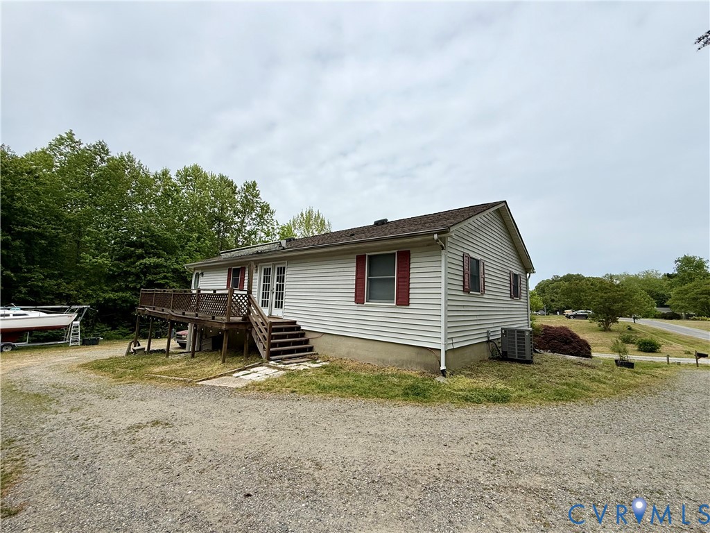 327 Gilbert Lane Kilmarnock, VA 22482 - Photo 4 of 38