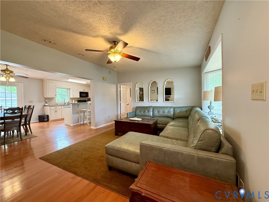 327 Gilbert Lane Kilmarnock, VA 22482 - Photo 5 of 38