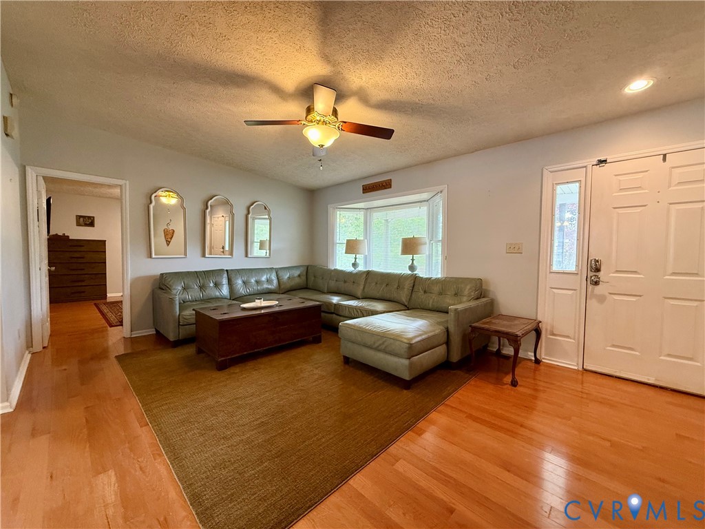 327 Gilbert Lane Kilmarnock, VA 22482 - Photo 6 of 38