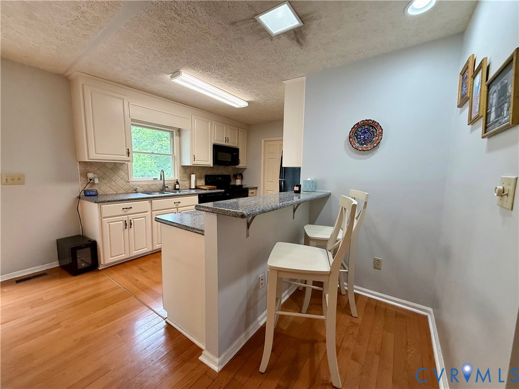 327 Gilbert Lane Kilmarnock, VA 22482 - Photo 8 of 38