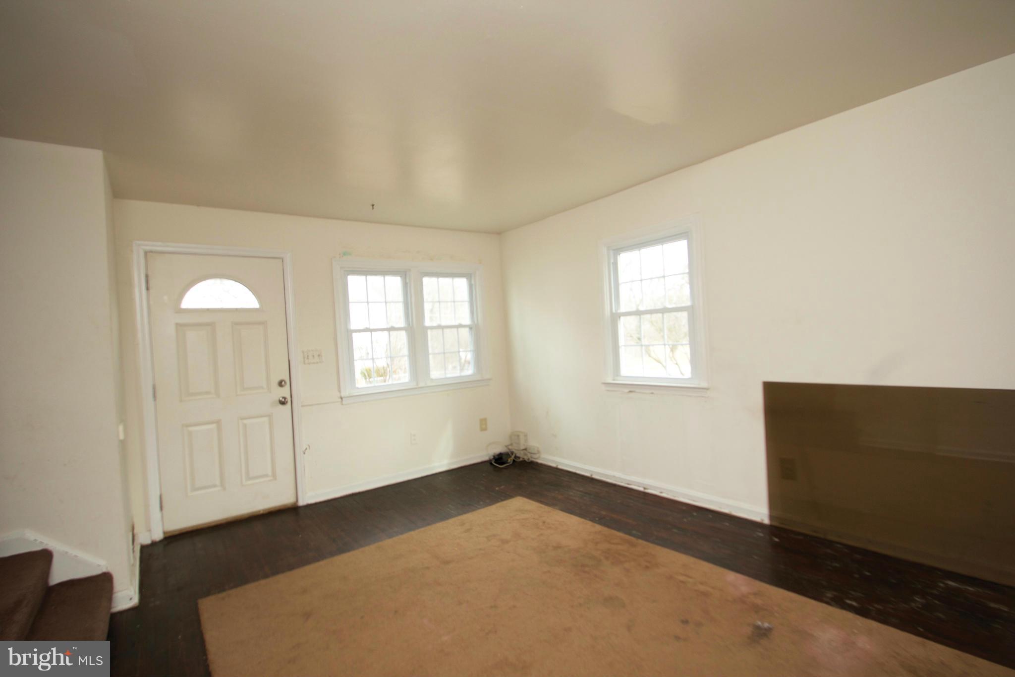 7227 East Forest Road Landover, MD 20785 - Photo 2 of 13 Living Room