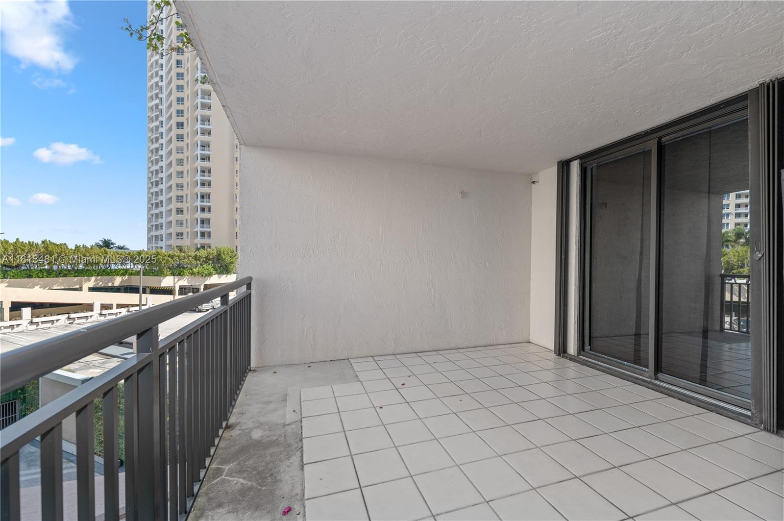 540 Brickell Key Drive, Unit 600 Miami, FL 33131 - Photo 15 of 28 a view of terrace