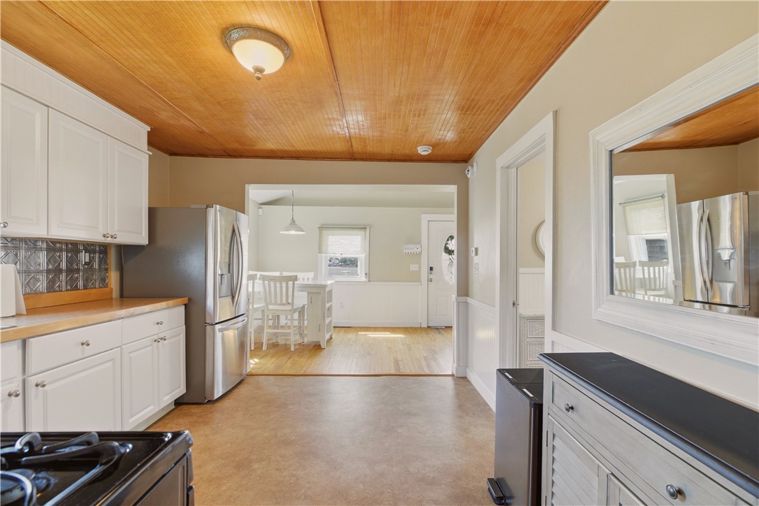 272 Riverside Street Portsmouth, RI 02871 - Photo 17 of 44
