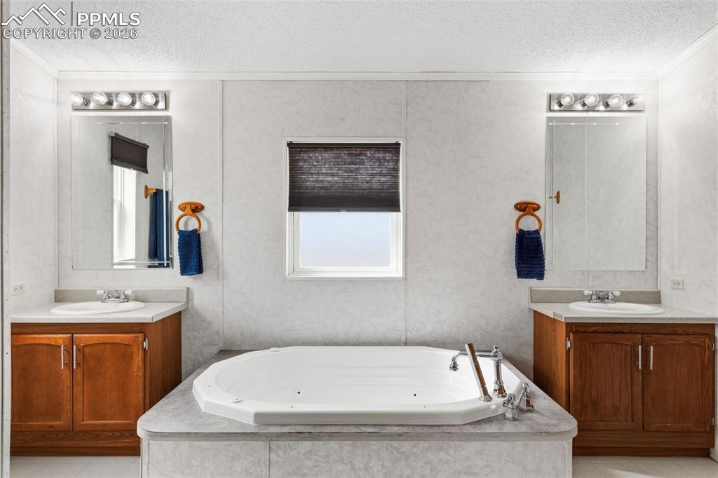 27560 Mid Jones Road Calhan, CO 80808 - Photo 20 of 34 Five-Piece Master Bath