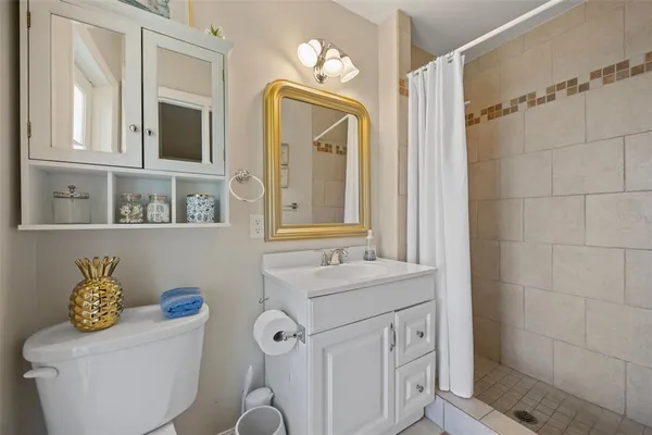 $3,850 | 3596 Beach Drive Southeast, St. Petersburg, FL 33705