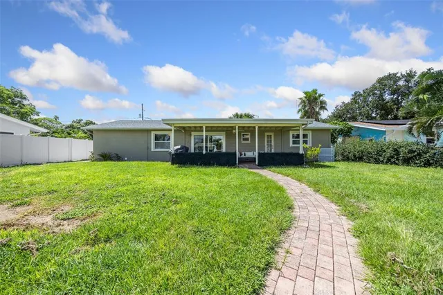 a view of a house with a yard