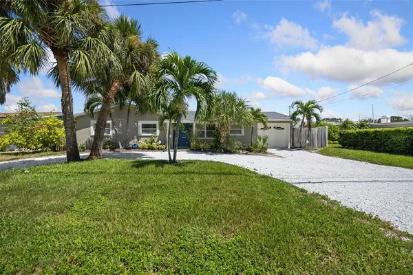 $3,850 | 3596 Beach Drive Southeast, St. Petersburg, FL 33705