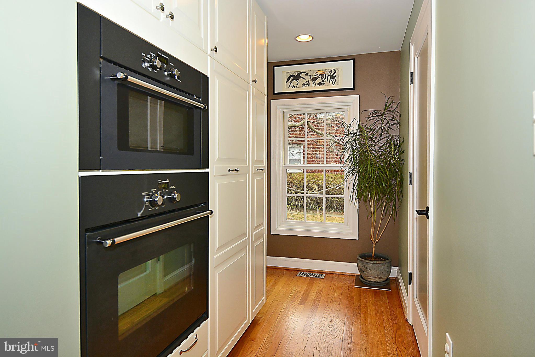 9510 Warren Street Silver Spring, MD 20910 - Photo 11 of 28 Kitchen