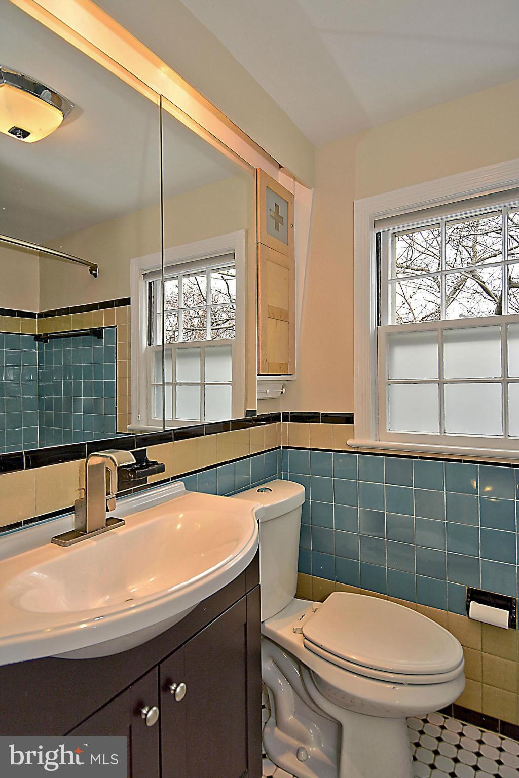 9510 Warren Street Silver Spring, MD 20910 - Photo 16 of 28 Bath
