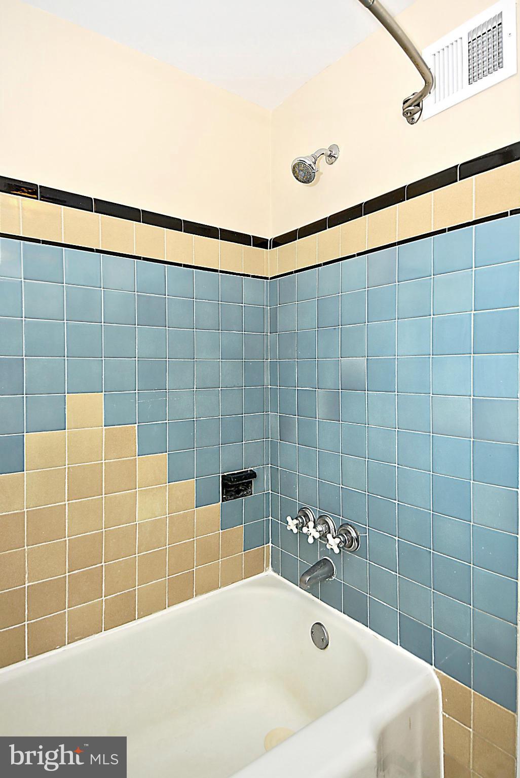 9510 Warren Street Silver Spring, MD 20910 - Photo 17 of 28 Bath