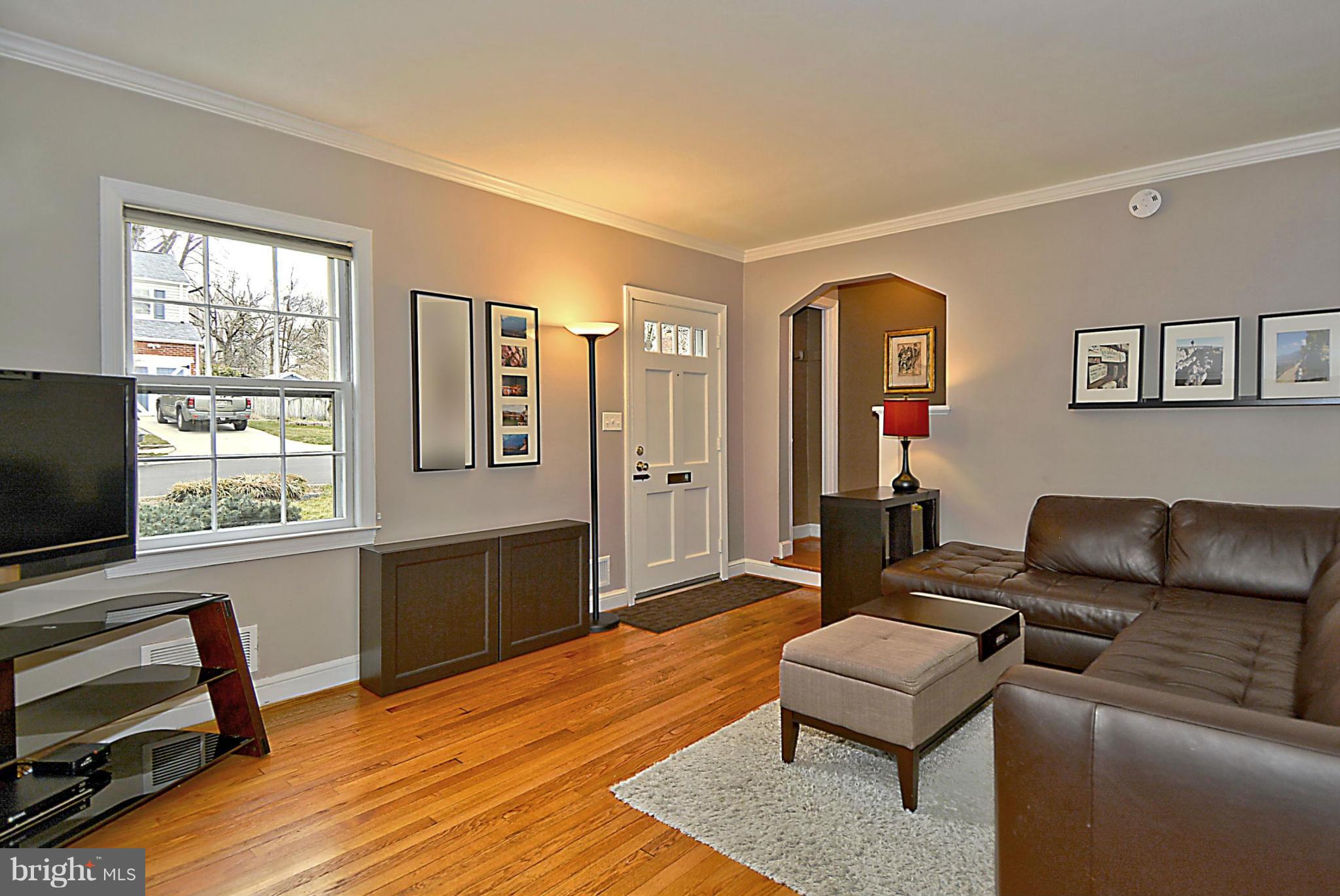 9510 Warren Street Silver Spring, MD 20910 - Photo 3 of 28 Living Room