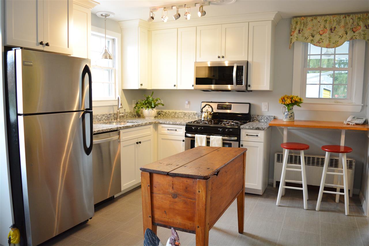 60 South Road North Hampton, NH 03862 - Photo 3 of 40
