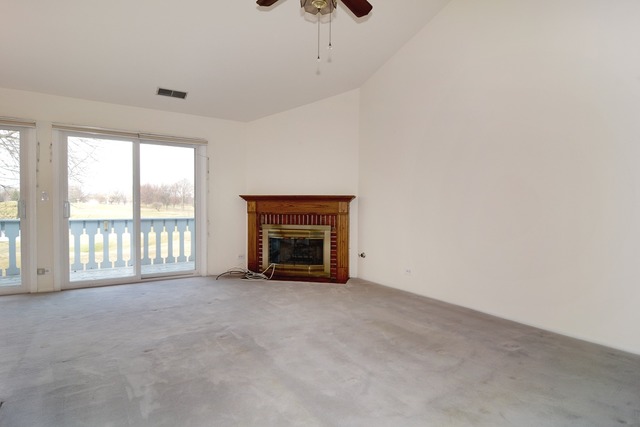 204 Maplebrook Court, Unit V2 Schaumburg, IL 60194 - Photo 3 of 13
