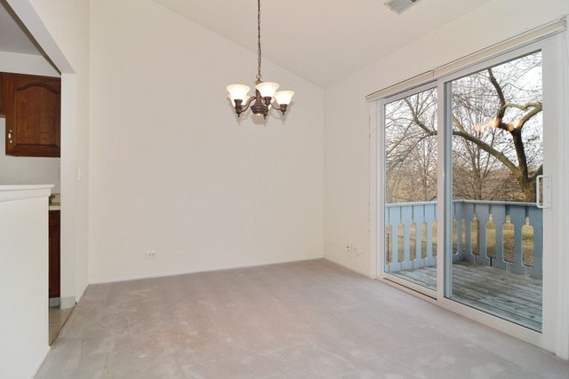 204 Maplebrook Court, Unit V2 Schaumburg, IL 60194 - Photo 4 of 13