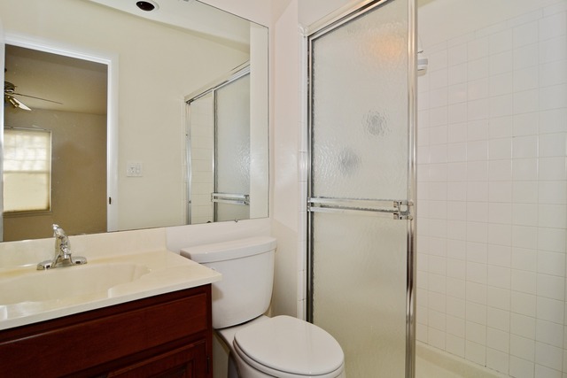 204 Maplebrook Court, Unit V2 Schaumburg, IL 60194 - Photo 8 of 13