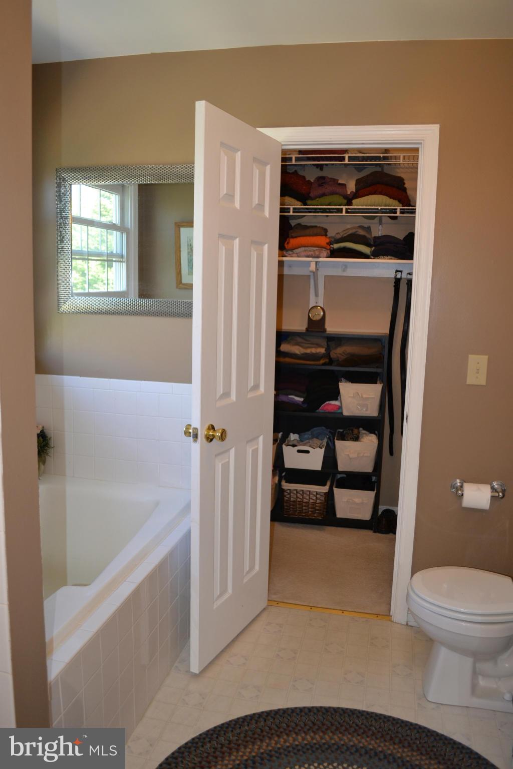 5901 Moore Road Marshall, VA 20115 - Photo 9 of 30 a bathroom with a toilet and a bathtub